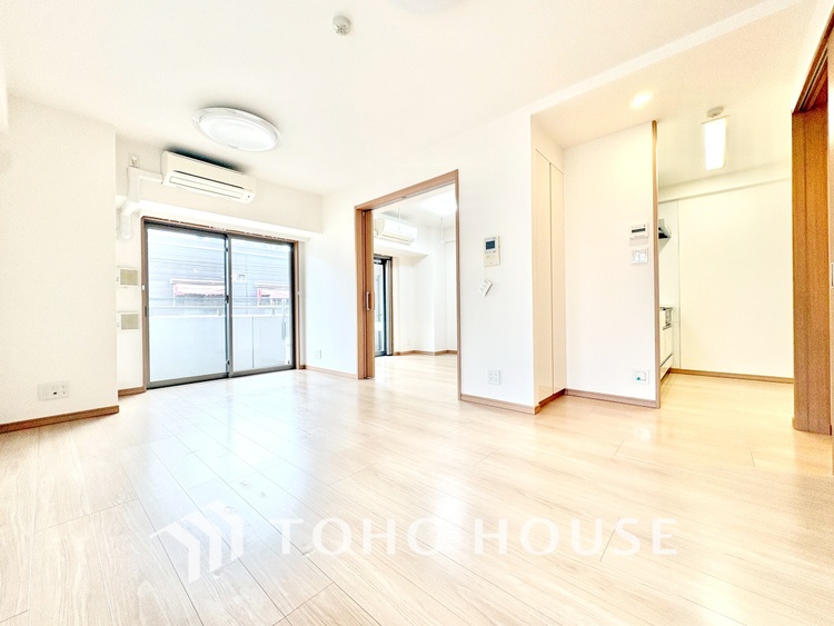 内装 【リビング】開放感のあるリビングは、日常の心地よくしてくれます。