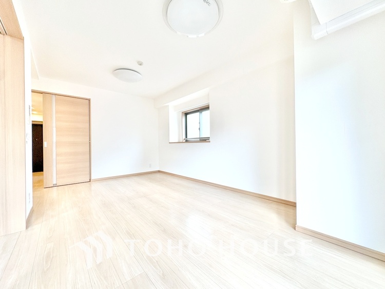 内装 【リビング】ゆったりとした空間で、それぞれが自由に過ごせる物件です