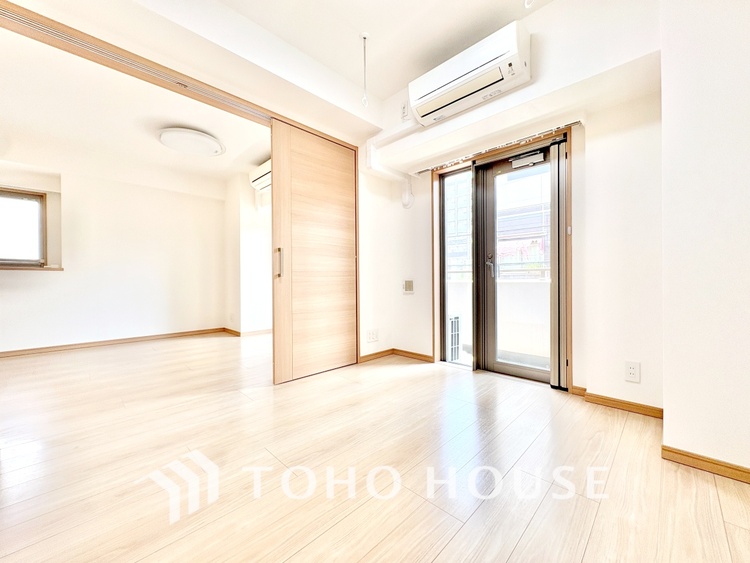 内装 【居室】朝はやわらかな光に包まれ、気持ちよく一日始められます。