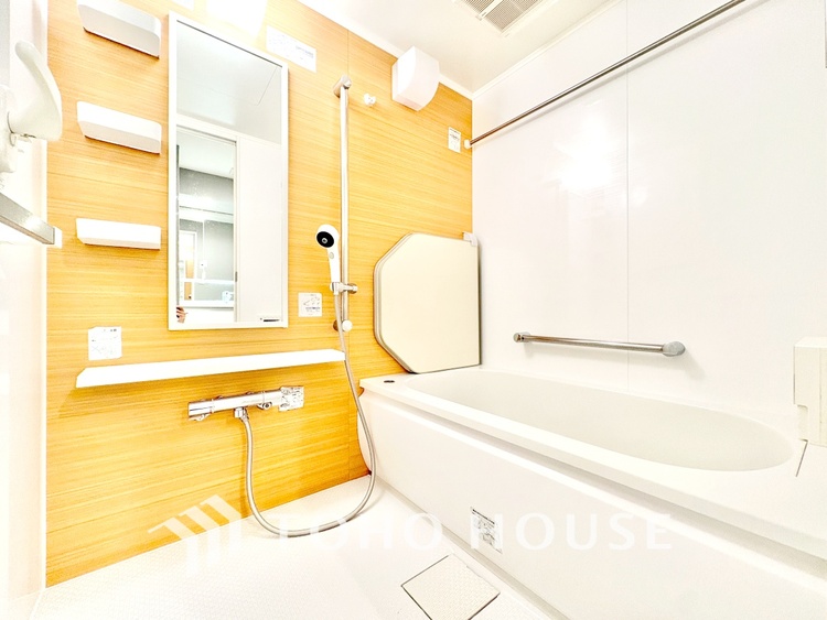 風呂 【浴室】一日の疲れをゆっくり癒してくれる、落ち着いた浴室空間です。