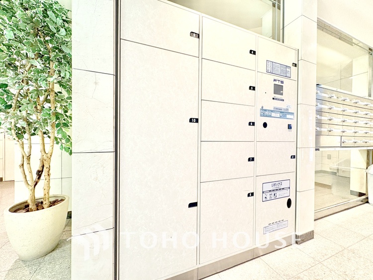 その他 【宅配ボックス】不在時でも荷物の受け取りが可能な宅配ボックスを完備。忙しい日々の中でも安心して荷物の受け取りができる便利な設備です。