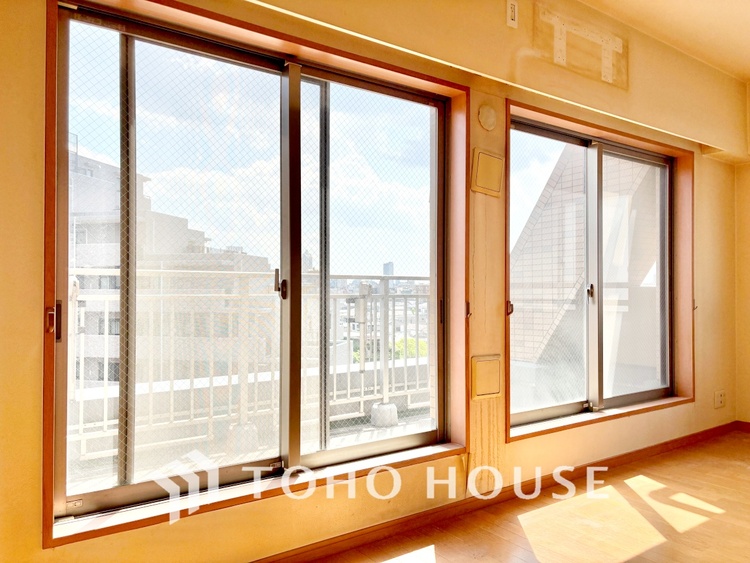 内装 【リビング】食事も団らんもくつろぎも、この空間が暮らしの中心に。