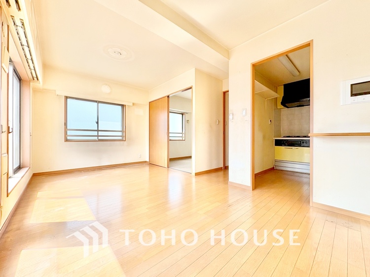 内装 【リビング】開放感のあるリビングは、日常の心地よくしてくれます。