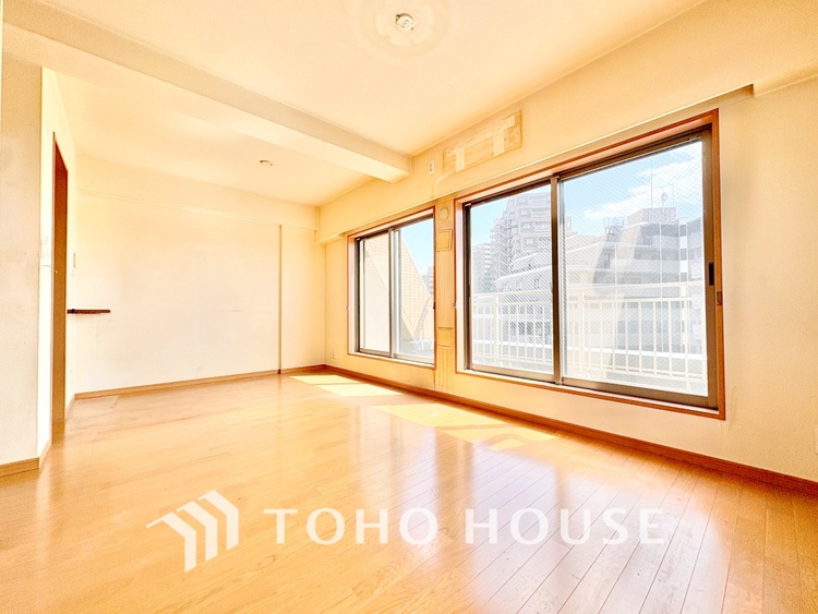 内装 【リビング】ゆったりとした空間で、それぞれが自由に過ごせる物件です