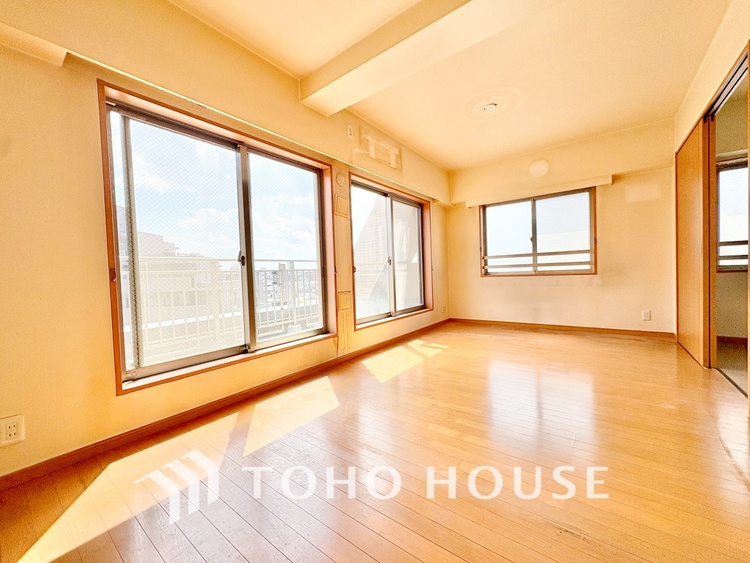 内装 【リビング】オンもオフも切り替えやすい家族の時間を大切にできる場。