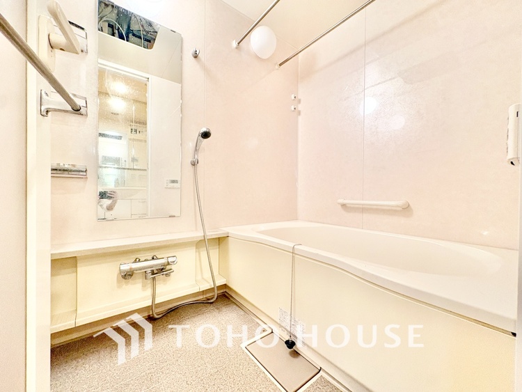 風呂 【浴室】一日の疲れをゆっくり癒してくれる、落ち着いた浴室空間です。