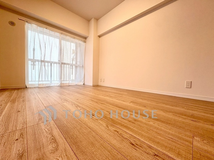 内装 【Bedroom】深呼吸したくなる静けさ。家具配置を想定しやすい整った形状。落ち着きある毎日を支える空間です。