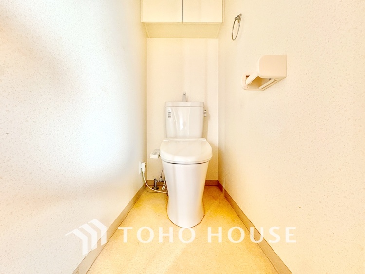 トイレ 【トイレ】落ち着いた空間に仕上がっており快適にご使用できそうです。