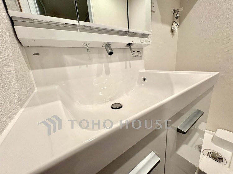 洗面 【Powder Space】静かに整う、心と身だしなみ。広めのボウルで使い勝手も良好。忙しい朝もストレスなく。