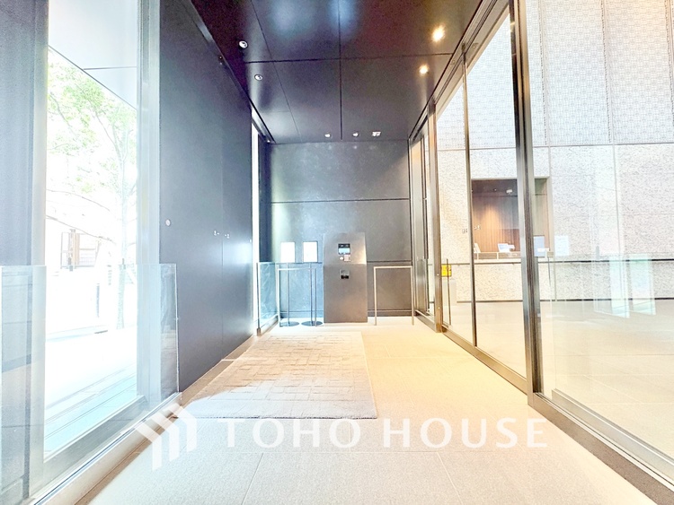 外観 【ロビー】落ち着いた雰囲気に包まれたロビー空間。住まう方や訪れる人を優しく迎えてくれる共用スペースです。