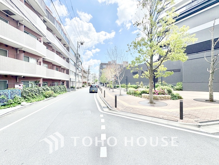 外観 【前面道路】前面道路は見通しが良く、落ち着いた雰囲気の住環境が広がります。