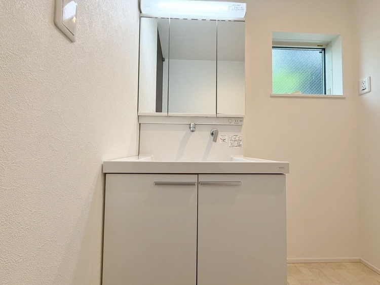 その他 清潔感を感じられる洗面化粧台。