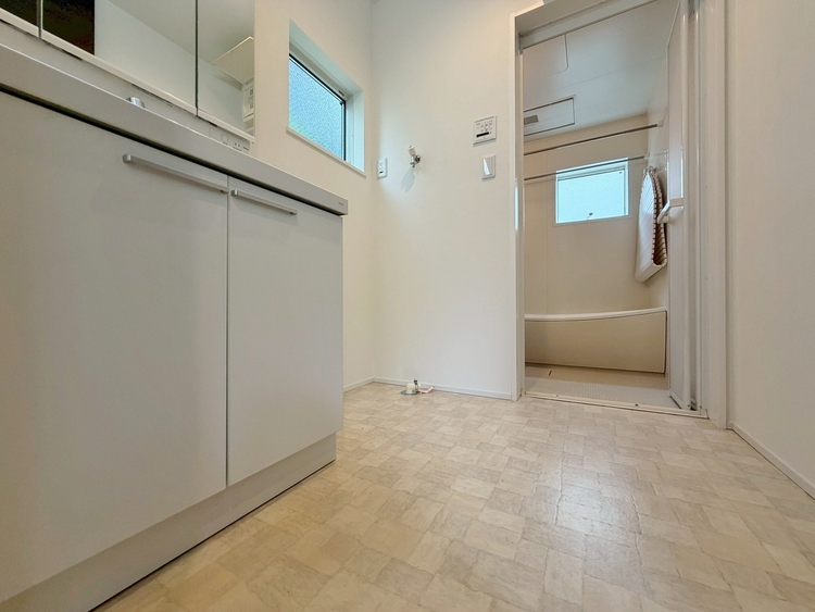 その他 十分な広さの脱衣所。