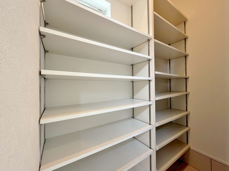 その他 収納スペースが付いていて、お部屋を広く使っていただけます。