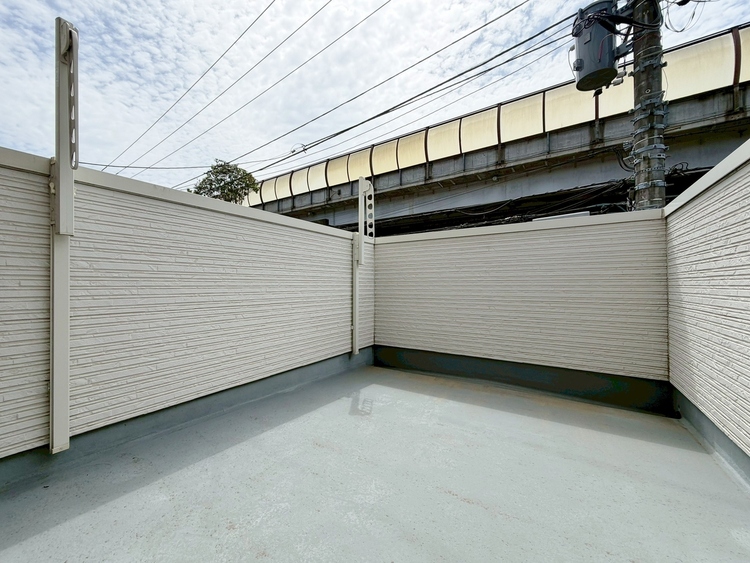 その他 朝の澄んだ空気や、夕方に吹く清々しい風を感じられるバルコニー。