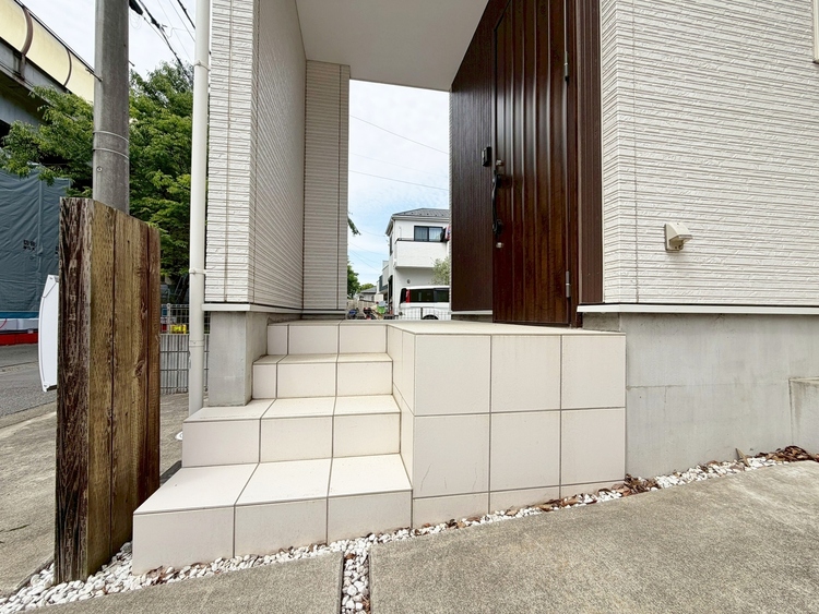 その他 上質感漂う玄関アプローチです。