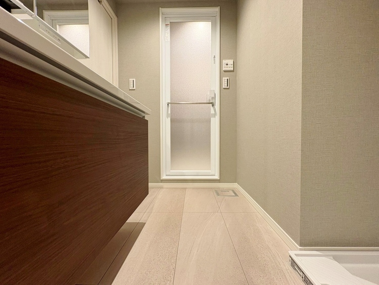 その他 十分な広さの脱衣所。