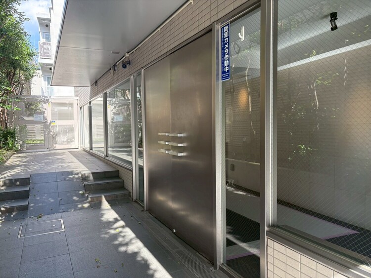 その他 上質感漂う玄関アプローチです。