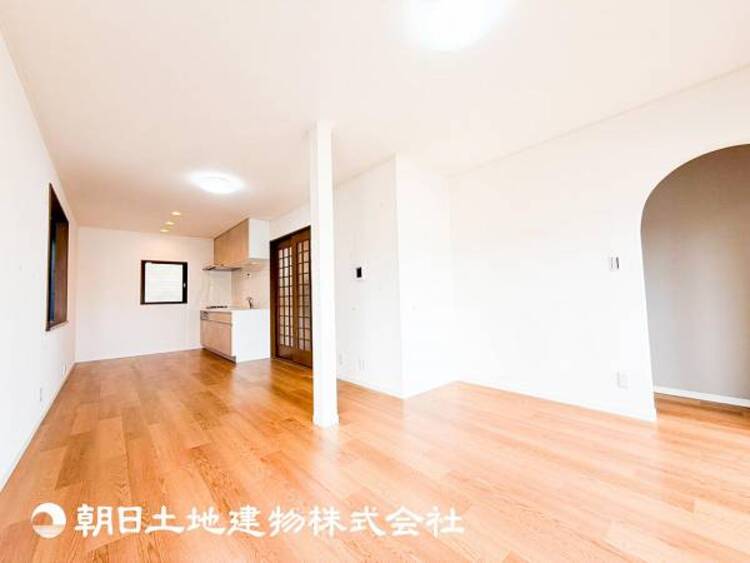 居間 【リビング】家族や友人との時間など、１番多くの時間を過ごす空間だからこそ落ち着いた空間になります。