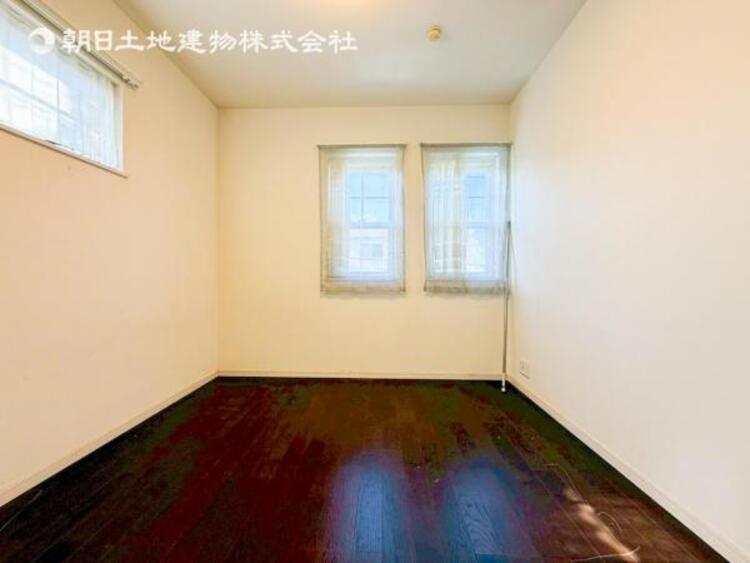 内装 自分の時間を充実させながら心豊かにできるプライベート空間！！穏やかな寛ぎを届ける仕様のゆとりある居室。個室のお部屋が欲しいという要望に応える設計で、過ごす時間が長くてもゆったり落ち着いて過ごせそう！！ 