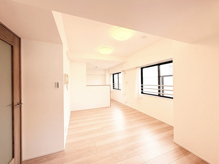 居間 居心地の良い空気感は、暮らしのステージを彩り、心からのやすらぎと満足感を与えてくれます。