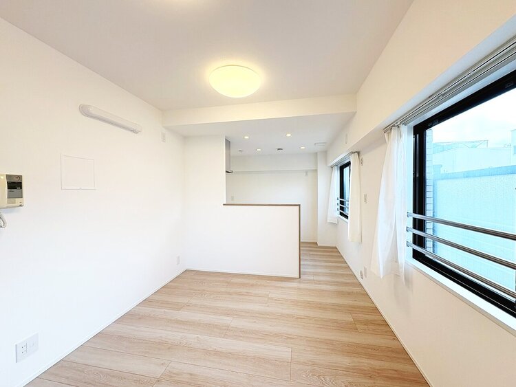 居間 快適に過ごす毎日を求めて、暮らしの中でご自身の「マイホーム」に創り上げてください。