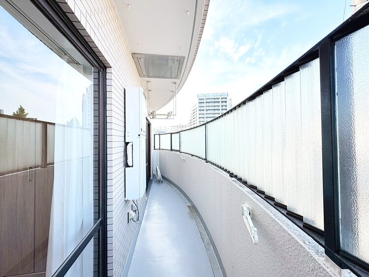 バルコニー 暮らしの中で、光と風を演出してくれるバルコニー。