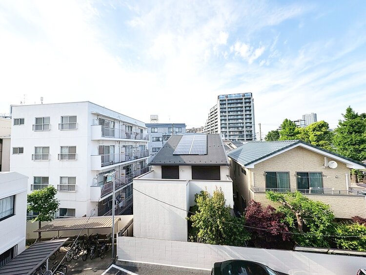 バルコニー 頬をなでる、優しい風を感じることが出来ます。