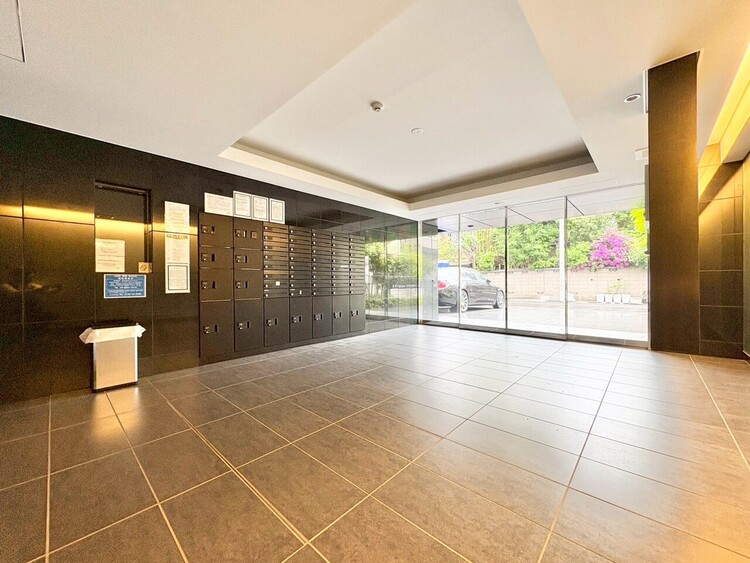 エントランス エントランス内部は、管理が行き届き清潔な共有スペースとなっています。