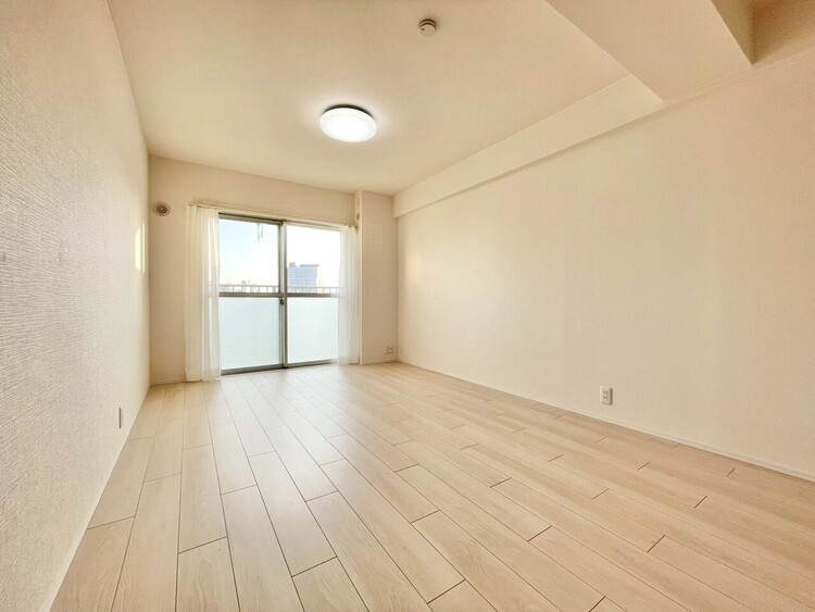 居間 居心地の良い空気感は、暮らしのステージを彩り、心からのやすらぎと満足感を与えてくれます。