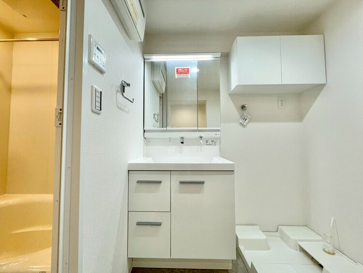 洗面 何かと物が増える場所だからこそ、スッキリと見映えの良い空間に。