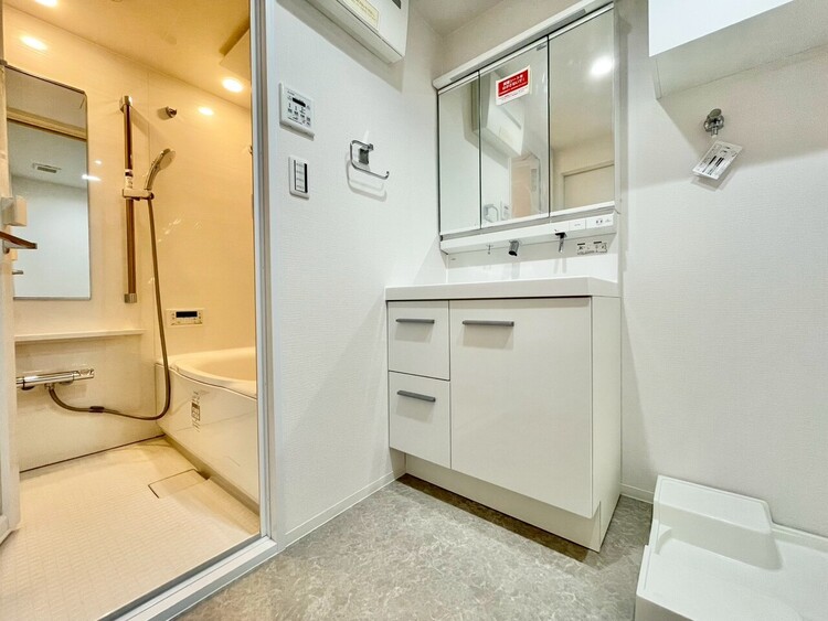 洗面 清潔感と心地よさを重視した、上質感漂うパウダールーム。