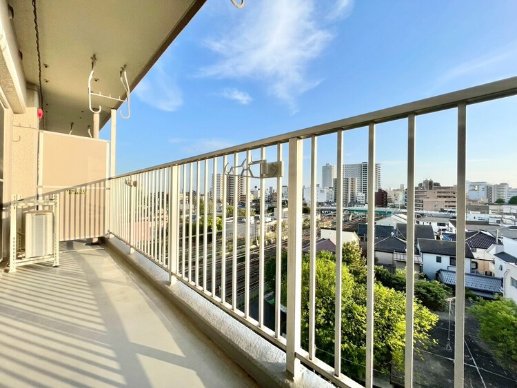 バルコニー 暮らしの中で、光と風を演出してくれるバルコニー。