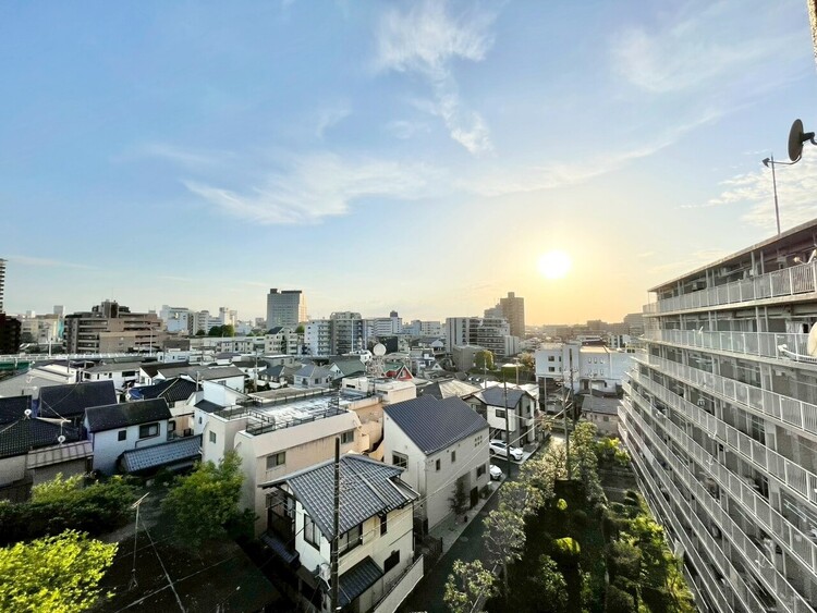 バルコニー 頬をなでる、優しい風を感じることが出来ます。