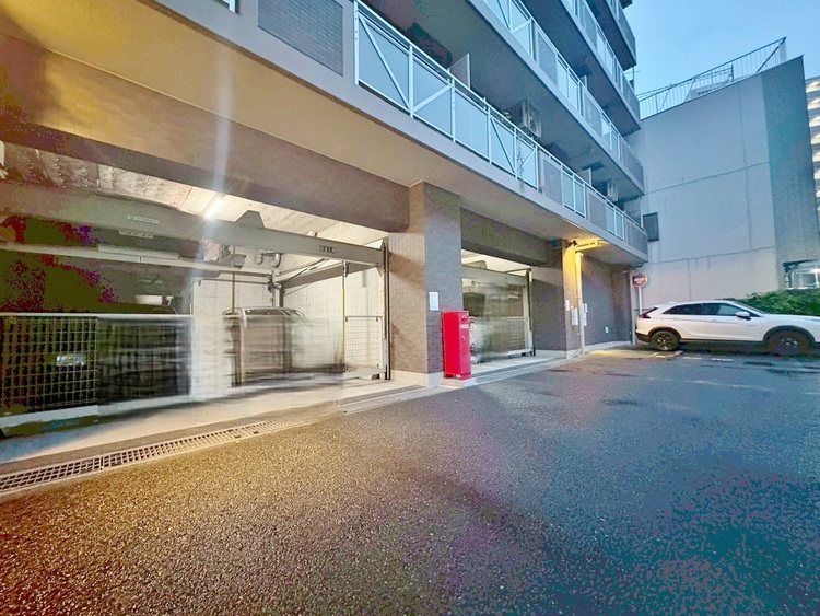 駐車場 本物件の駐車スペースです。車種制限のある場合もございますので、お気軽にお問い合わせくださいませ。