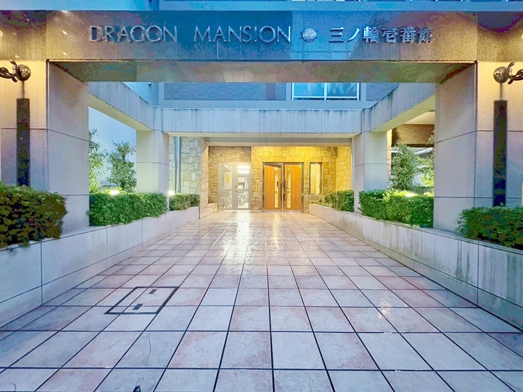 エントランス 外と内をつなぐエントランスは、まさに顔となる場所。