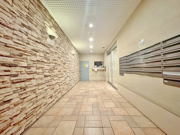 エントランス エントランス内部は、管理が行き届き清潔な共有スペースとなっています。