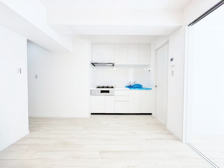 居間 忙しく過ぎゆく日常を置き去るほど、ゆったりした時間が流れるリビング。