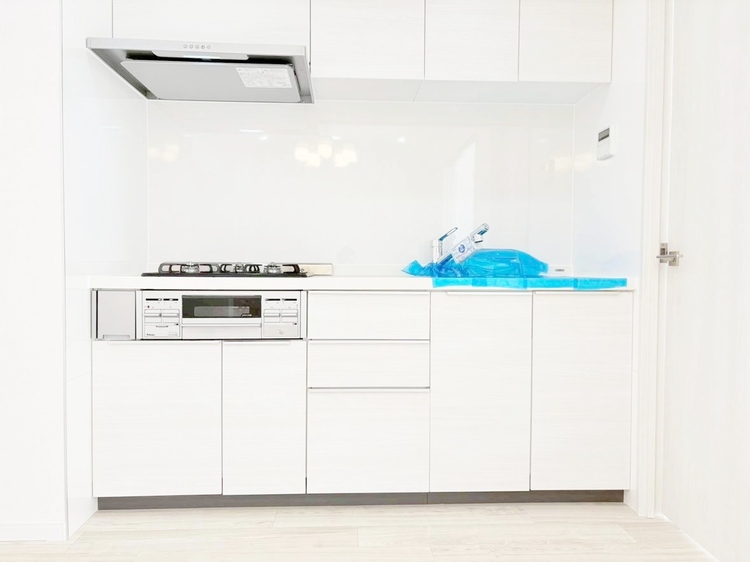 キッチン スマートな意匠と充実の機能を備えたキッチンが、暮らしにおいしい彩りを添えます。