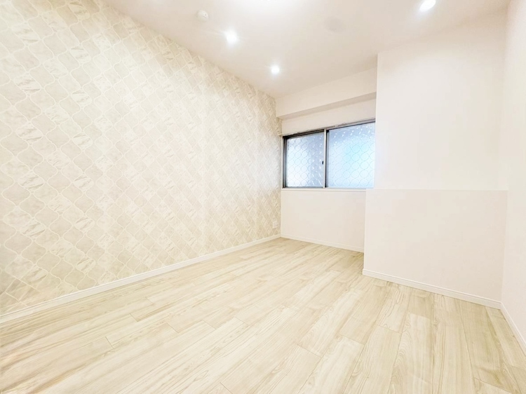 寝室 ベッドも十分に設置するスペースがあります。