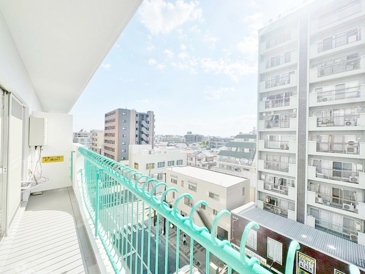 バルコニー 暮らしの中で、光と風を演出してくれるバルコニー。