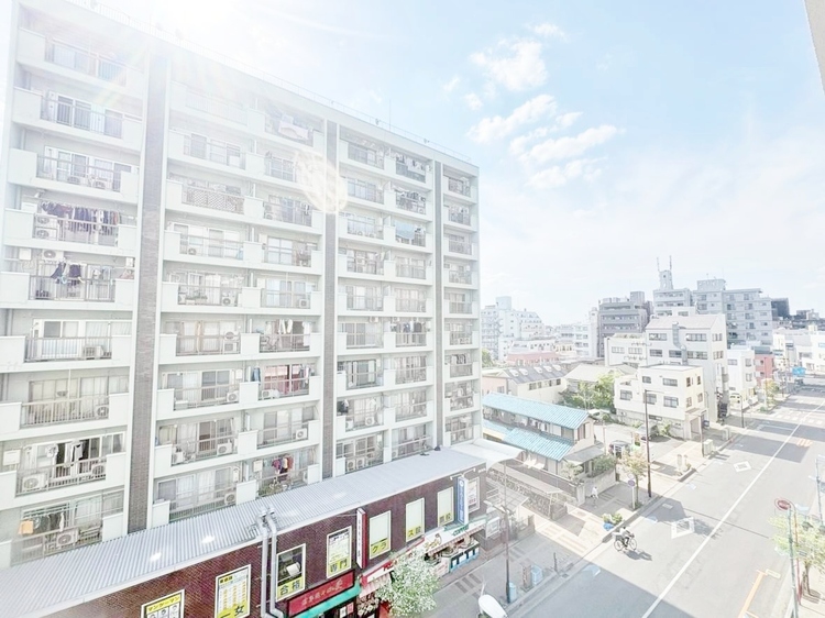 バルコニー 頬をなでる、優しい風を感じることが出来ます。