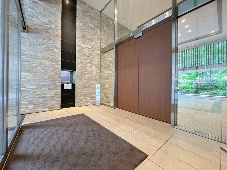 エントランス エントランス内部は、管理が行き届き清潔な共有スペースとなっています。