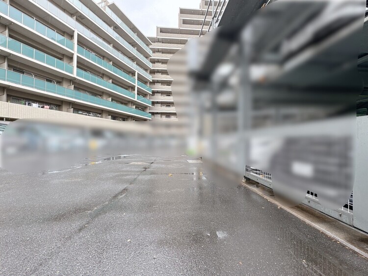 駐車場 本物件の駐車スペースです。車種制限のある場合もございますので、お気軽にお問い合わせくださいませ。