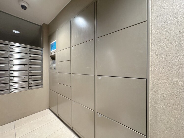 設備 共用部分の宅配ボックスです。留守中の荷物受け取りもできるので、安心して外出ができますね。