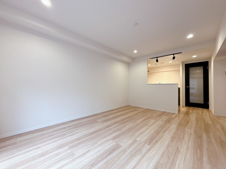 居間 忙しく過ぎゆく日常を置き去るほど、ゆったりした時間が流れるリビング。