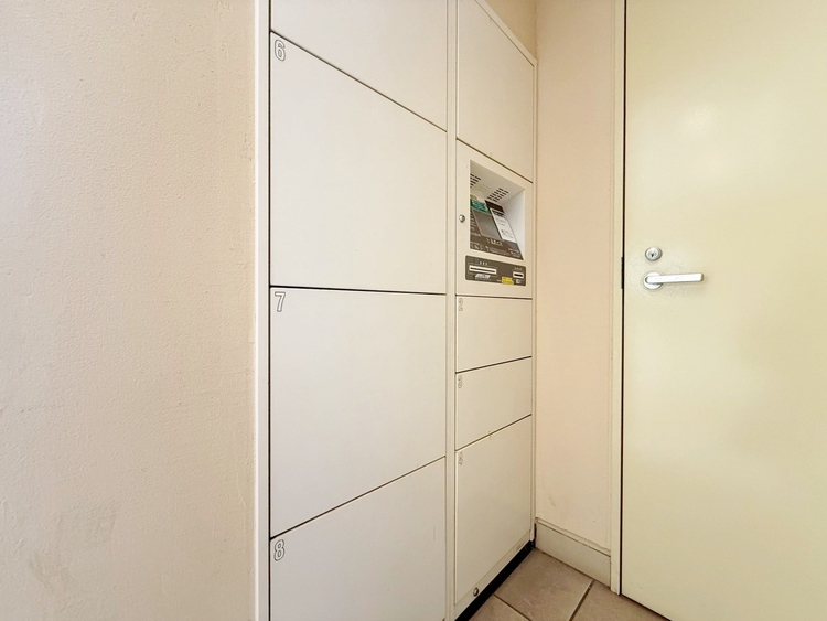 設備 外出中に活躍してくれる宅配ボックスが設置されています。家で宅配物を待たなくて済みますね。