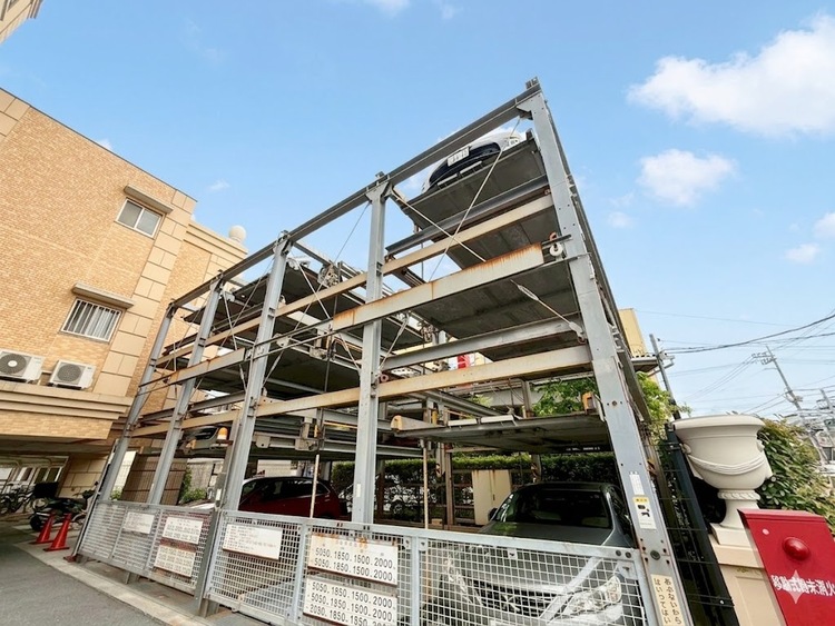 駐車場 本物件の駐車スペースです。車種制限のある場合もございますので、お気軽にお問い合わせくださいませ。