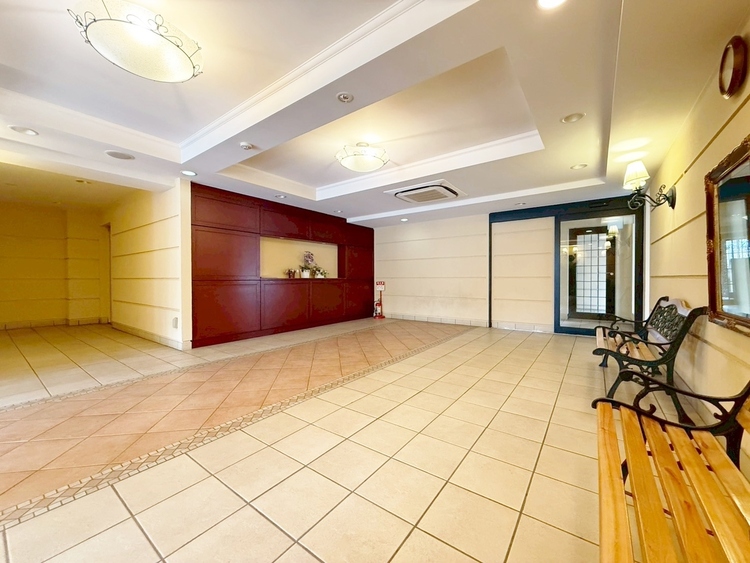 エントランス エントランス内部は、管理が行き届き清潔な共有スペースとなっています。