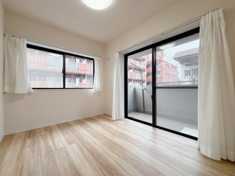 寝室 ベッドも十分に設置するスペースがあります。